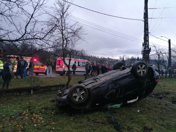 O șoferiță a spulberat o mamă și pe fiul ei. Victimele în stare gravă (Foto)