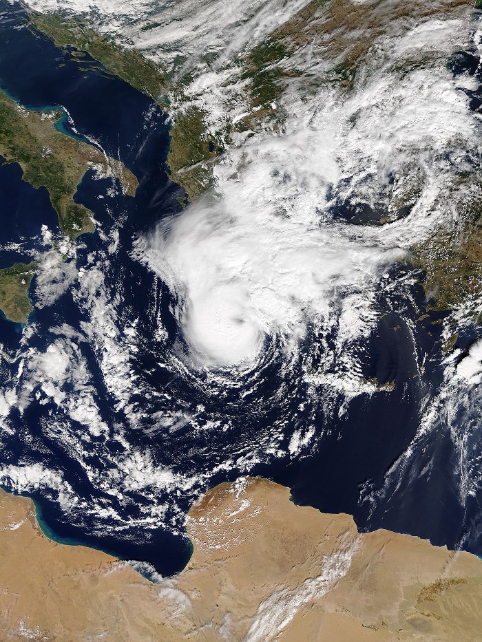 Un ciclon mediteranean aduce în ţară ninsori, lapoviță și viscol