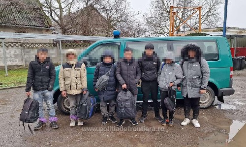 Șapte cetățeni vietnamezi, opriți la graniţă (Foto)