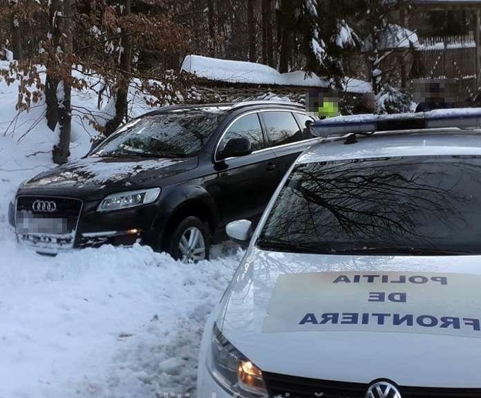 Maşină cu ṭigări de contrabandă, oprită cu focuri de armă (Foto)