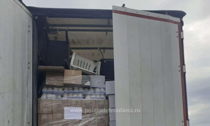 15 tone de produse second hand și 5.000 kg de produse alimentare, oprite la intrarea în ţară 15 tone de produse second hand și 5.000 kg de produse alimentare, oprite la intrarea în ţară
