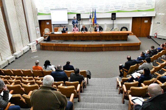 Bani mulţi pentru dezvoltarea localităţilor din judeţ