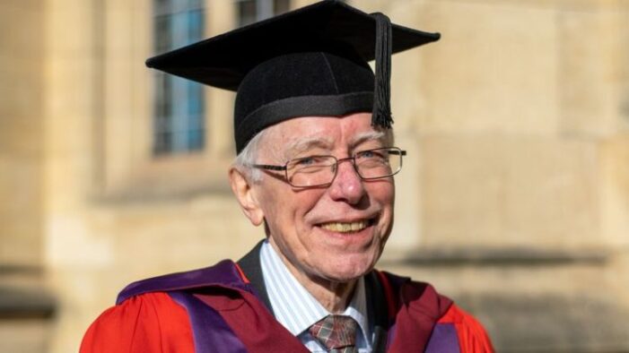 Student la 76 de ani ! Şi-a finalizat doctoratul !