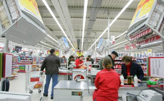 Un mare lanț de magazine devine și bancomat ! Clienții vor putea retrage bani cash de la case