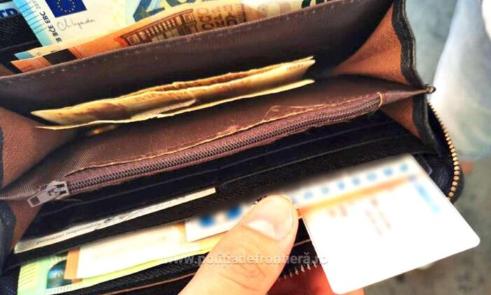 Permis de conducere fals, depistat în PTF Petea