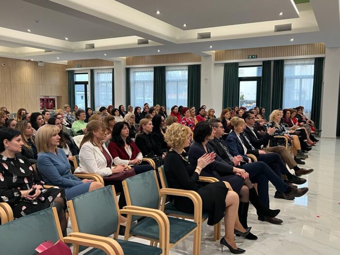 Gală de premiere. Mamele sărbătorite printr-o expoziţie (Foto)