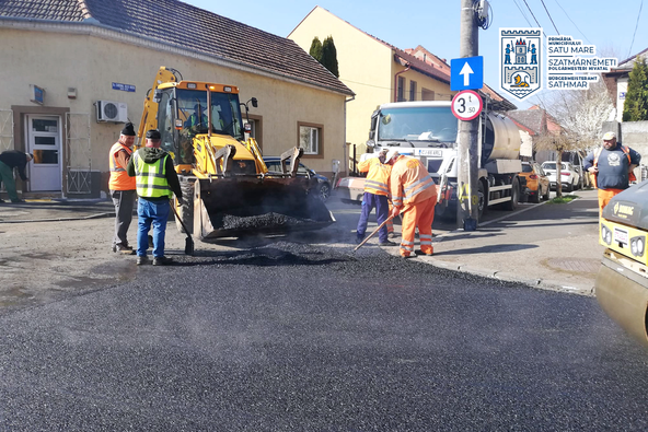 Se lucrează la drumuri (Foto)