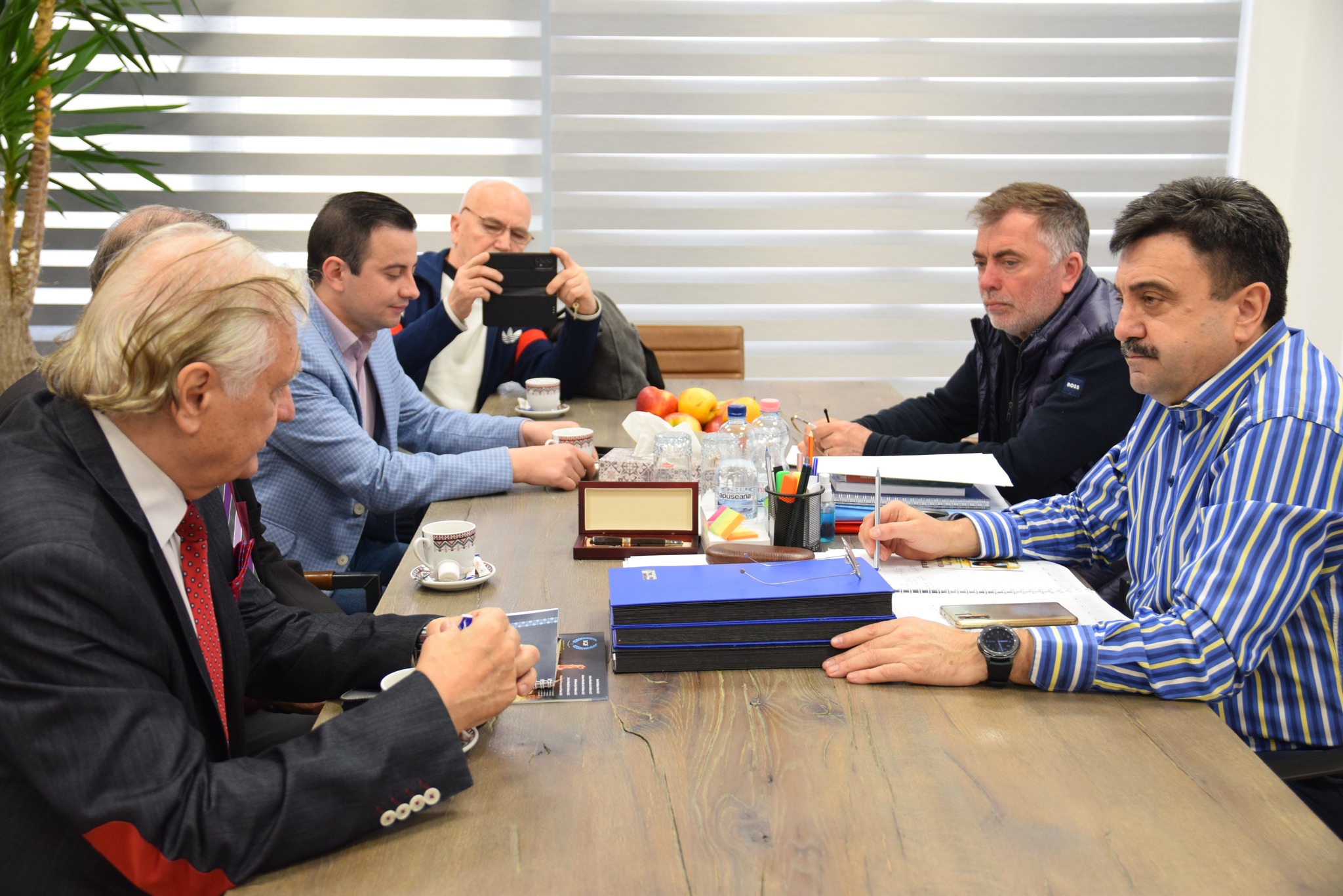 O delegație a Uniunii Mondiale de Folclor la Prefectura Satu Mare O delegație a Uniunii Mondiale de Folclor la Prefectura Satu Mare