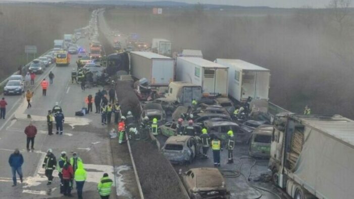 Peste 40 de TIR-uri și mașini s-au ciocnit în Ungaria (Foto)