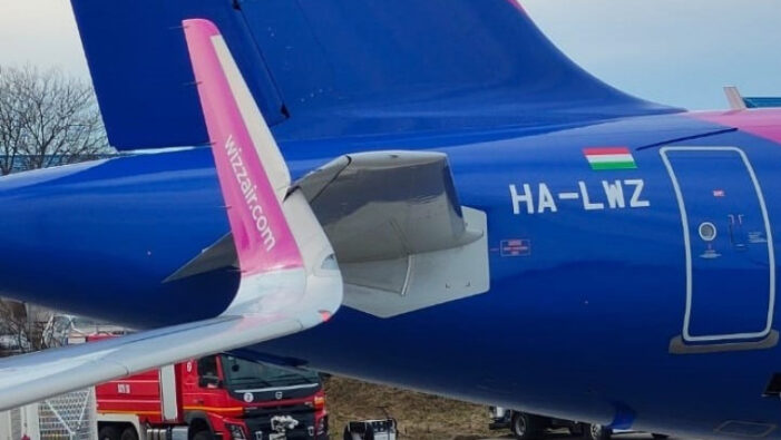 Două avioane s-au ciocnit pe un aeroport din ţară (Foto)
