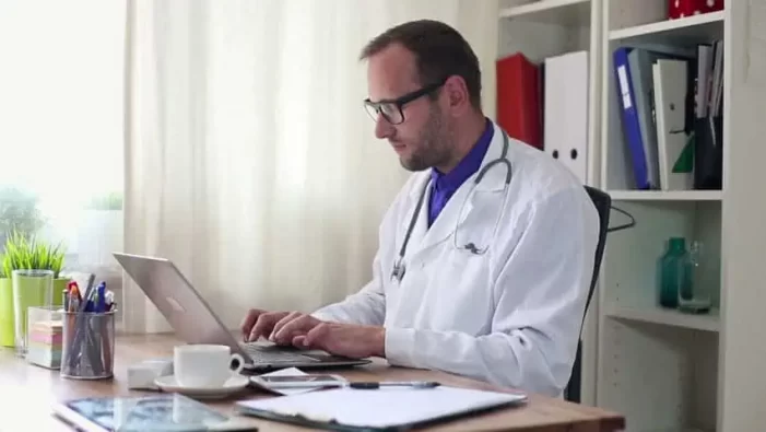 Medicii de familie: problemele sistemului informatic pun în pericol activitatea cabinetelor medicale