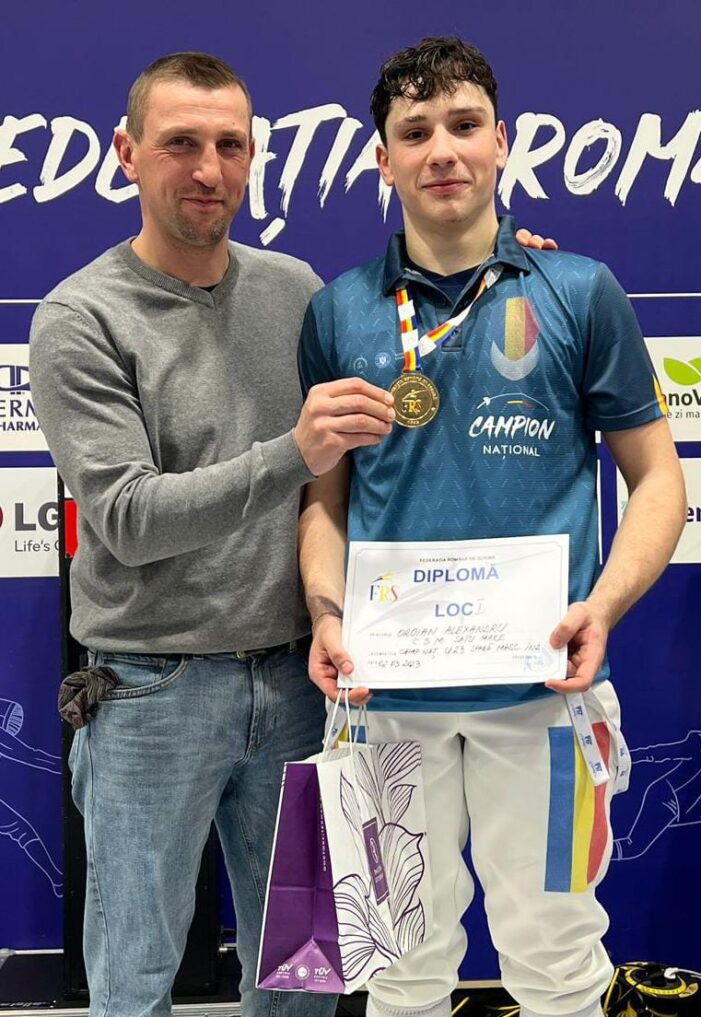 Alex Oroian dublu campion național la spadă, tineret, cu CSM Olimpia Satu Mare Alex Oroian dublu campion național la spadă, tineret, cu CSM Olimpia Satu Mare
