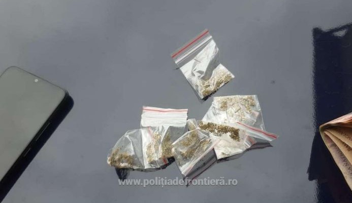 Sătmărean descoperit în Dorolț, cu mai multe plicuri cu droguri (Foto)