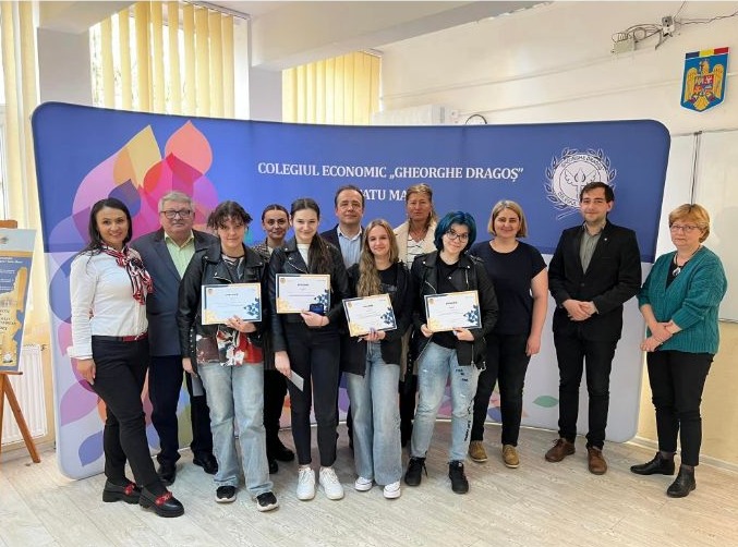 Concurs de cultură şi educaţie financiară. Cine este câştigătoarea ? (Foto)