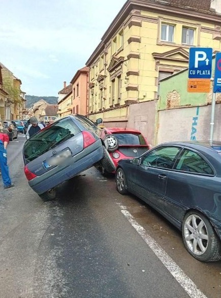 „Cascadorie” pe stradă. Îl va costa mult ! (Foto)