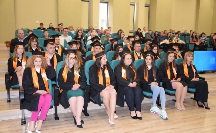 Festivitate de absolvire a Extensiei Satu Mare a Universității Babeș-Bolyai, la Instituția Prefectului