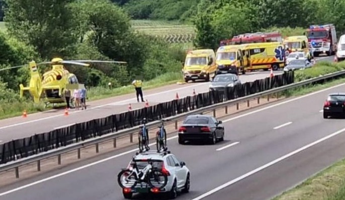 Accident teribil pe o autostradă din Ungaria: Un român mort și 3 răniți (Foto)