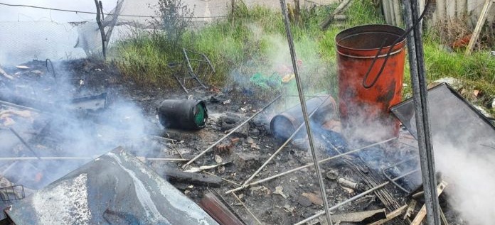 Incendiu într-o localitate din judeţ. Victimă cu arsuri grave (Foto)