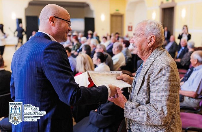 Seniorii sătmarului, premiaţi de primar (Foto)