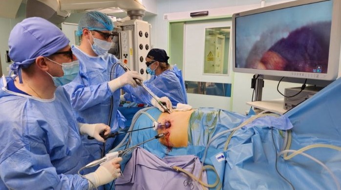 Operaţie în premieră realizată de un medic sătmărean … la Spitalul Judeţean din Oradea (Foto)