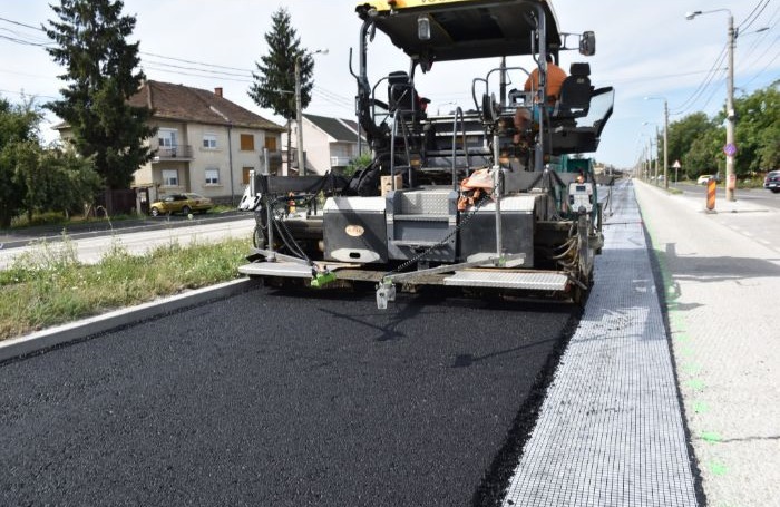 Se asfaltează Drumul Botizului Se asfaltează Drumul Botizului