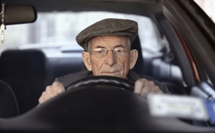 Până la ce vârstă poţi să conduci o maşină în România