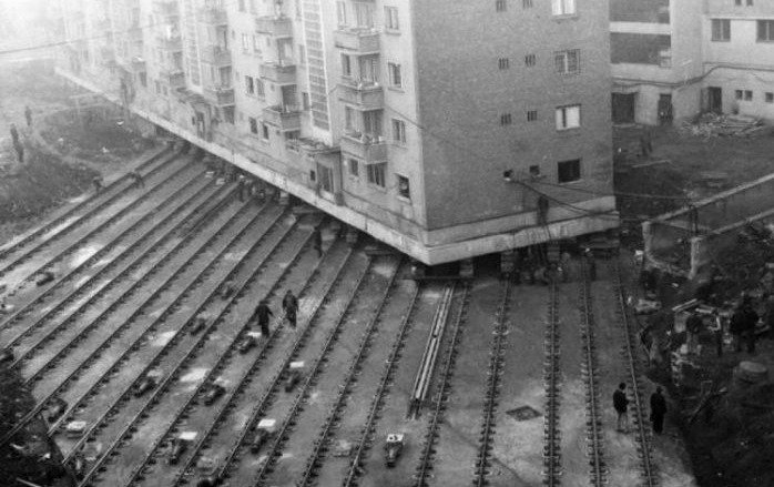Cum au mutat inginerii de dinainte de 1989, un bloc din loc ? (Foto)
