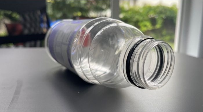 Românii vor plăti o garanție de 50 de bani pentru ambalajele returnabile ale băuturilor Românii vor plăti o garanție de 50 de bani pentru ambalajele returnabile ale băuturilor