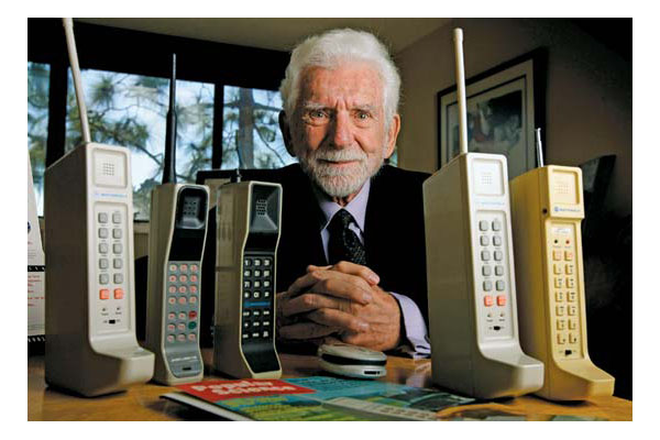 Voi ştiţi cine a inventat telefonul mobil ?