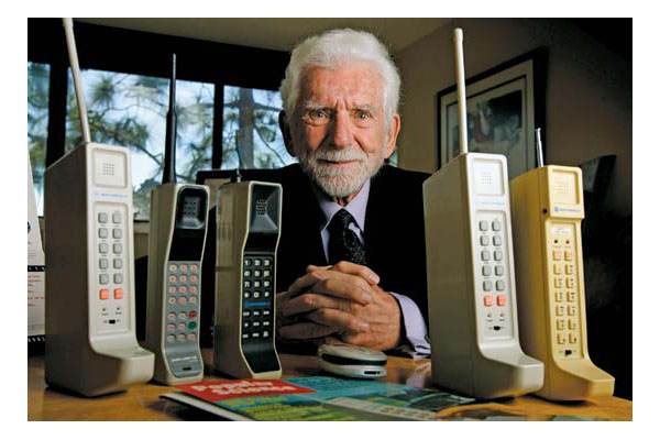 Voi ştiţi cine a inventat telefonul mobil ? Voi ştiţi cine a inventat telefonul mobil ?
