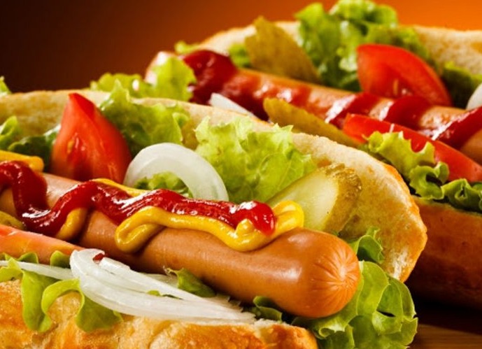 Cine a inventat hot-dogs?