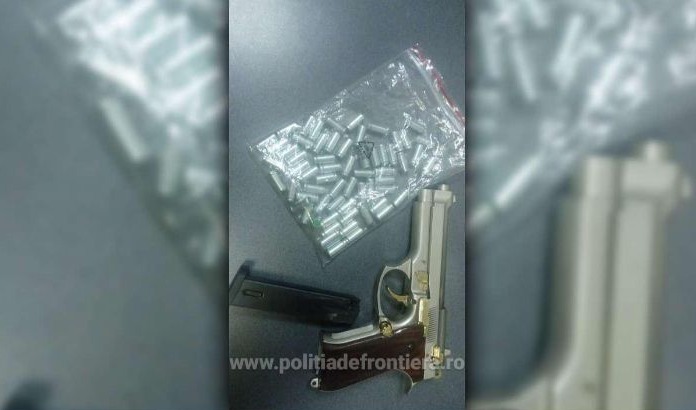 Armă neletală și muniție, descoperite într-un autoturism la Petea