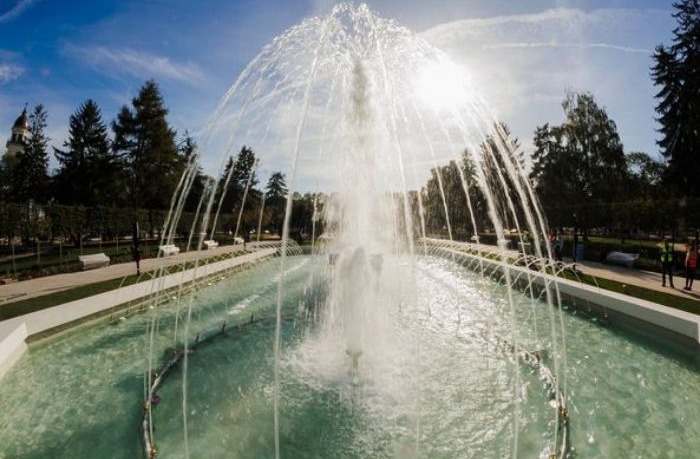 Primele probe la fântâna arteziană din Parcul Central