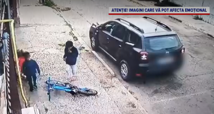 Copil de 1 an lovit mortal de o maşină a Poliţiei