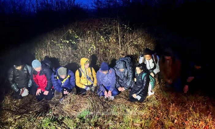 12 cetăţeni din Nepal, opriți din drumul ilegal spre Spațiul Schengen 12 cetăţeni din Nepal, opriți din drumul ilegal spre Spațiul Schengen