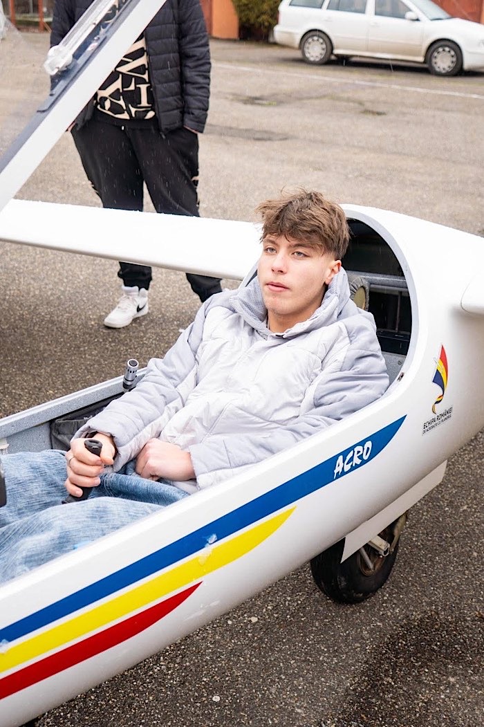 Aviația prinde aripi la Colegiul Național „Mihai Eminescu” Satu Mare: curtea școlii, transformată într-un mic aerodrom