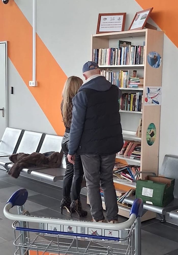 Cărți noi pentru pasagerii Aeroportului Internațional Satu Mare