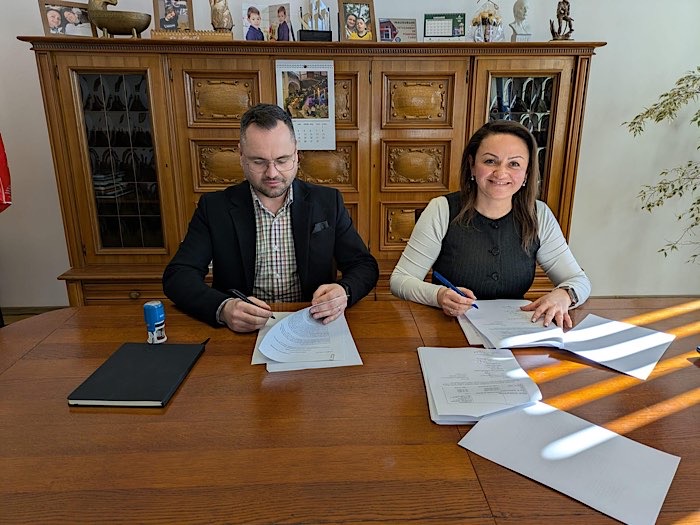 S-a semnat contractul pentru reabilitarea anexelor Castelului Karolyi