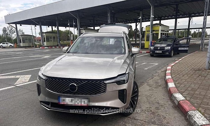 Două mașini de lux, căutate de autoritățile poloneze, descoperite la frontiera din Satu Mare