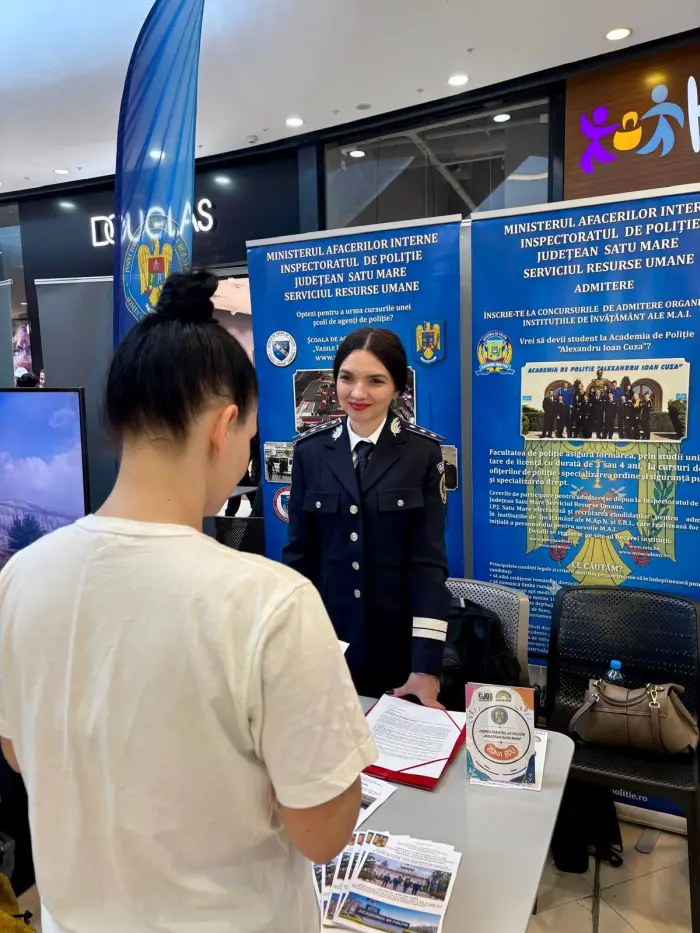Polițiștii sătmăreni au prezentat oportunitățile unei cariere în Poliția Română la „1st Job – Career Express”