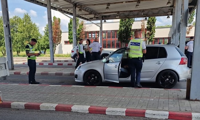 Acțiune de amploare la frontiera din Satu Mare: 1.000 de persoane și 500 de autovehicule verificate. Amenzi și documente reținute de polițiști