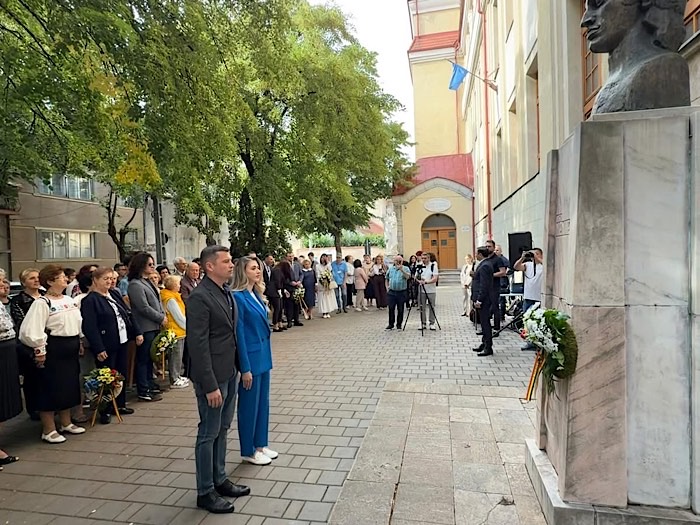 137 de ani de la moartea lui Mihai Eminescu, marcați la Satu Mare prin depuneri de jerbe