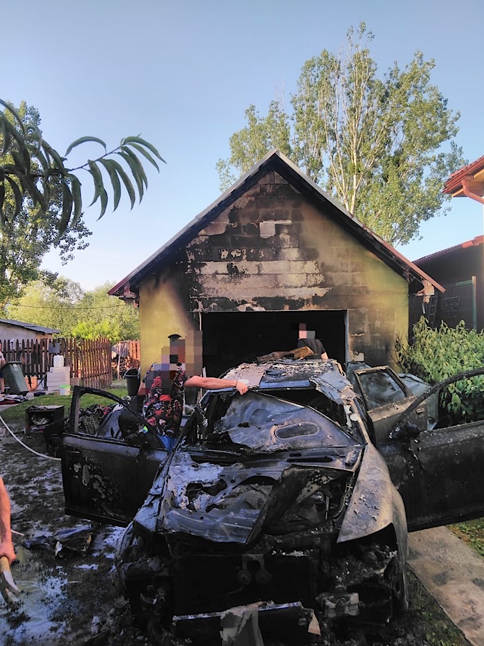 Incendiu la un autoturism și un garaj din Orașu Nou