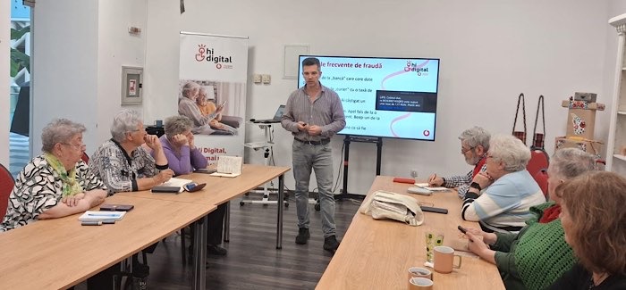 Seniorii din Satu Mare învață să se protejeze de fraudele online