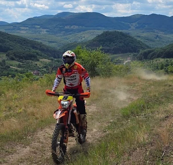 „Mani” Gyenes a urcat din nou pe motocicletă după accidentul de la Dakar. Campionul sătmărean anunță revenirea