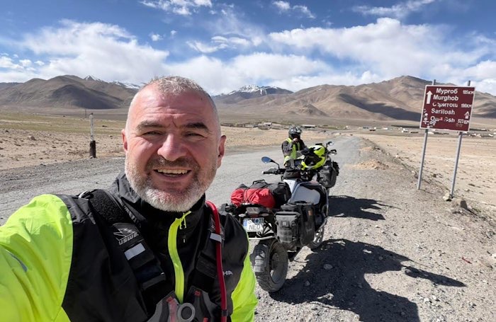 10.000 de kilometri până pe „Acoperișul Lumii”. Aventura extraordinară a sătmăreanului Bertici Attila continuă spre China, Mongolia și Siberia