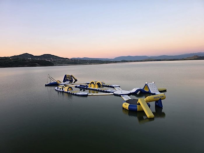 Se deschide parcul de aventură pe apă de la Lacul Călinești-Oaș. Distracția începe de mâine