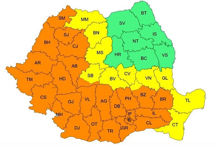 Cod portocaliu de vijelii și grindină în Satu Mare. Meteorologii avertizează asupra unor fenomene meteo periculoase