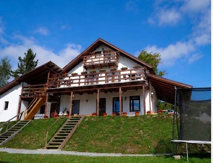 Pensiunea Emilia din Arieșeni îi invită pe turiști să redescopere liniștea muntelui