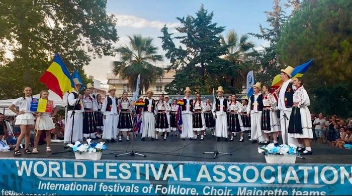 Ansamblul „Flori de Codru” din Tășnad a reprezentat România la un festival internațional din Grecia